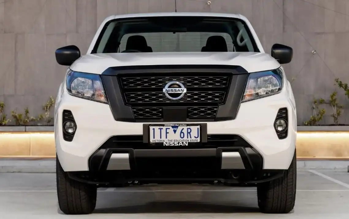 2024-nissan-navara-front.webp