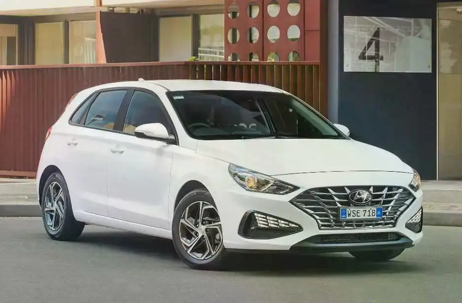 Hyundai i30 Review, For Sale, Colours, Models, Interior & News