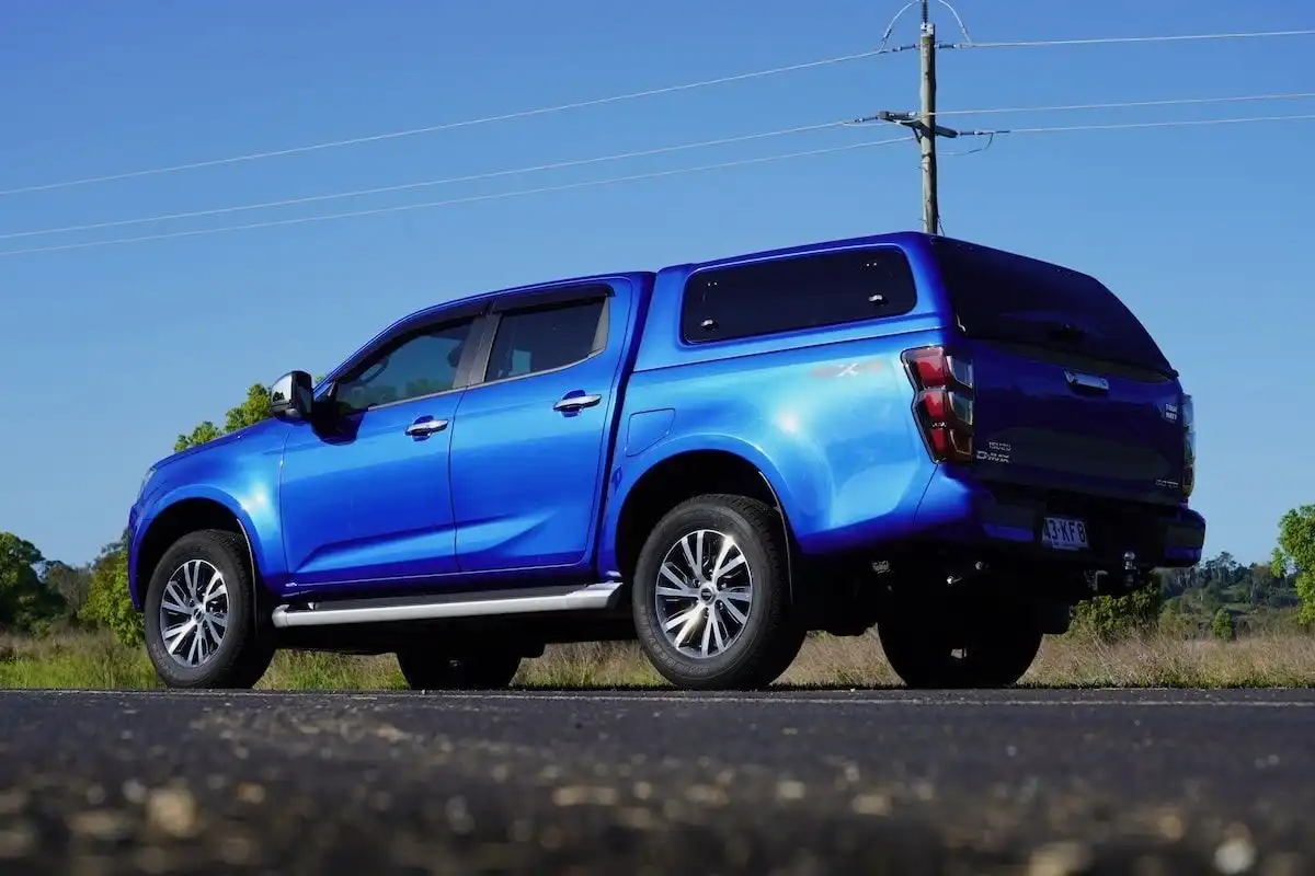 2024 isuzu d-max ls-u+ rear side view