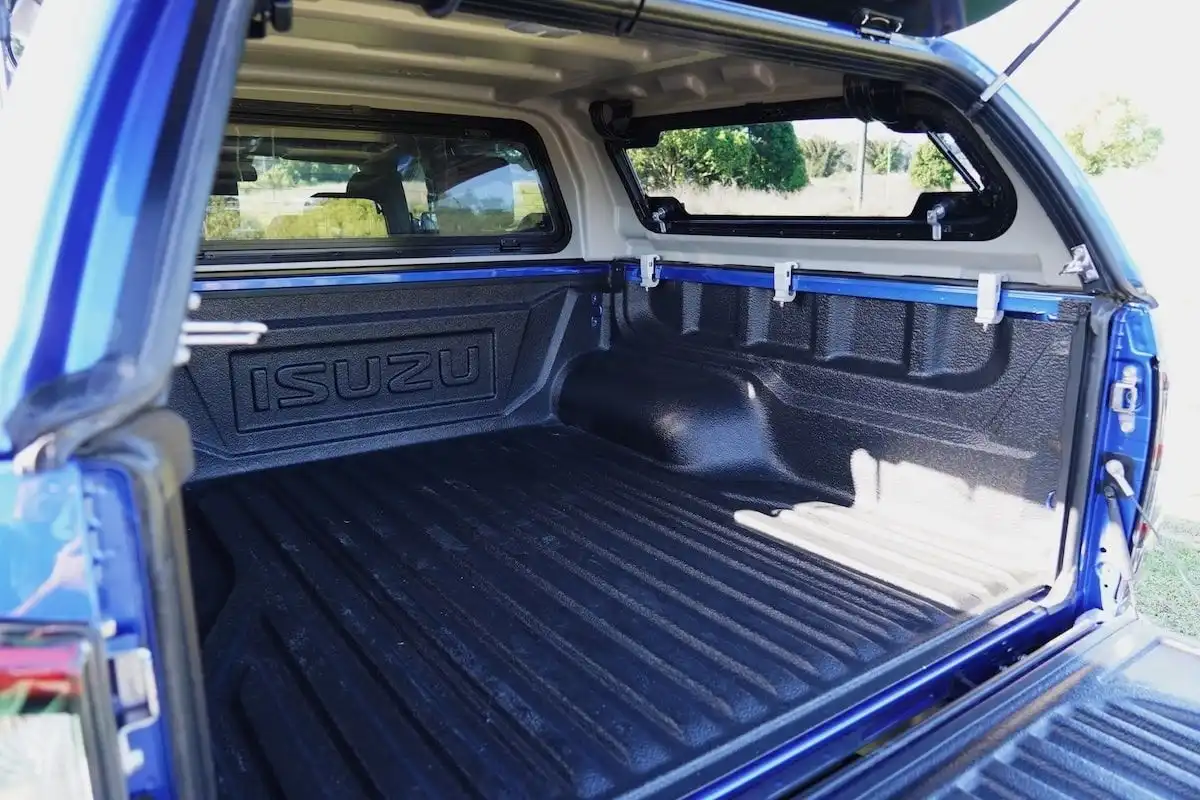 2024 isuzu d-max ls-u+ tray open