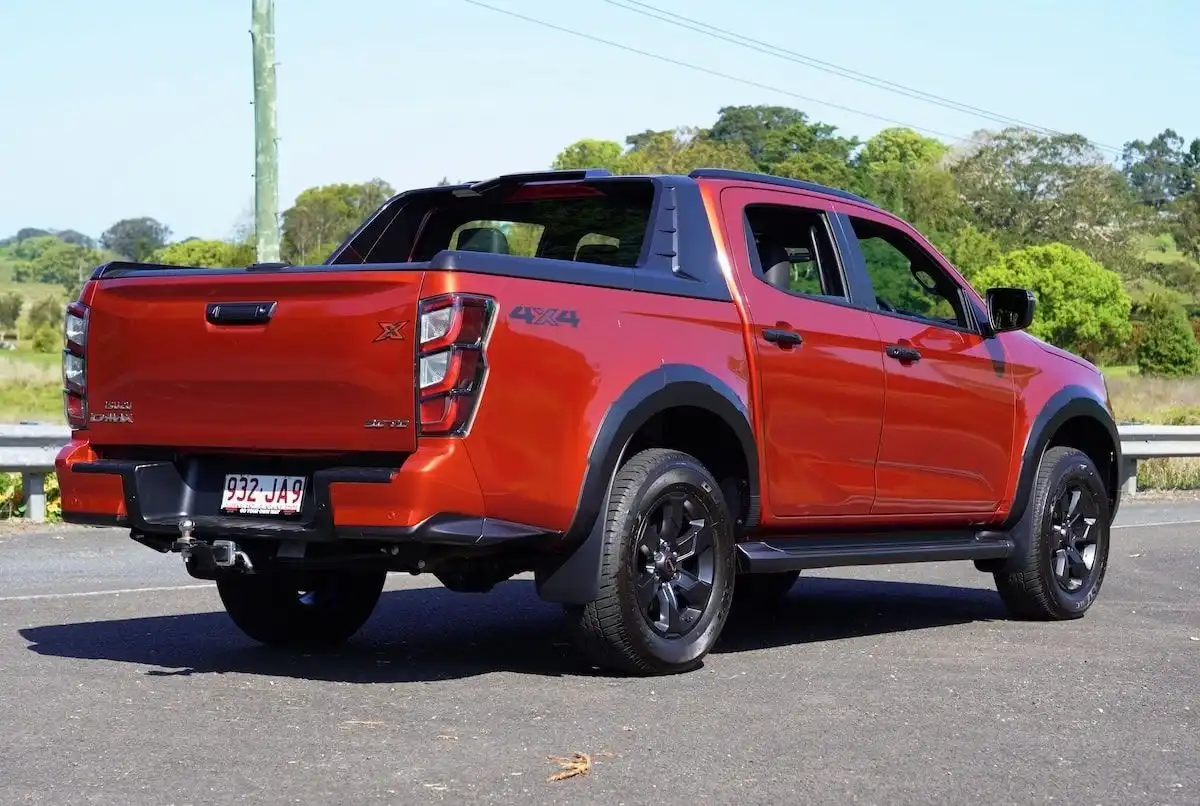 2024 isuzu d-max x-terrain back