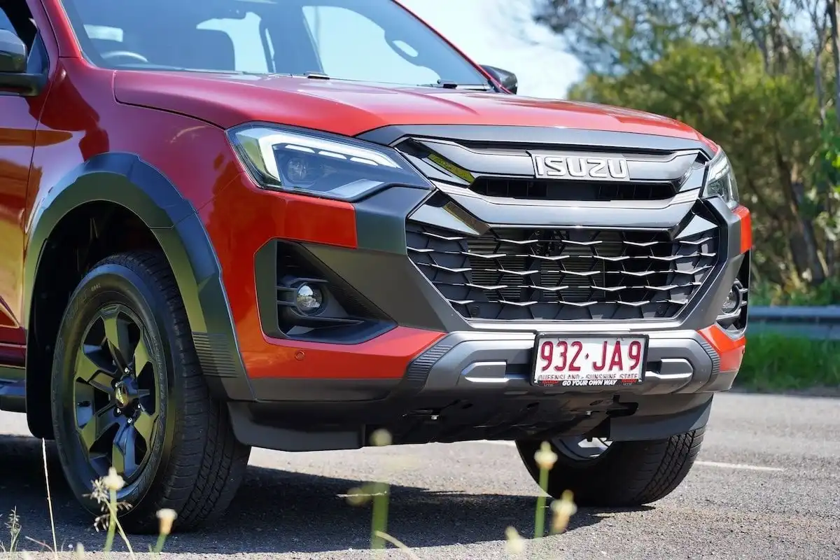 2024 isuzu d-max x-terrain bonnet