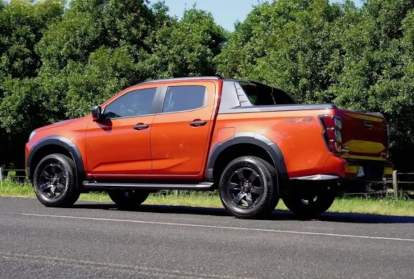 2024 isuzu d-max x-terrain doors