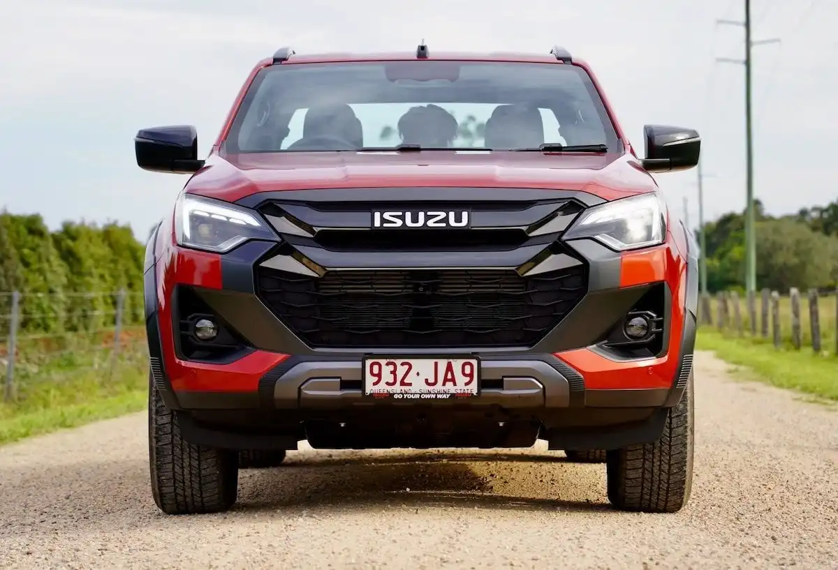 2024 isuzu d-max x-terrain front