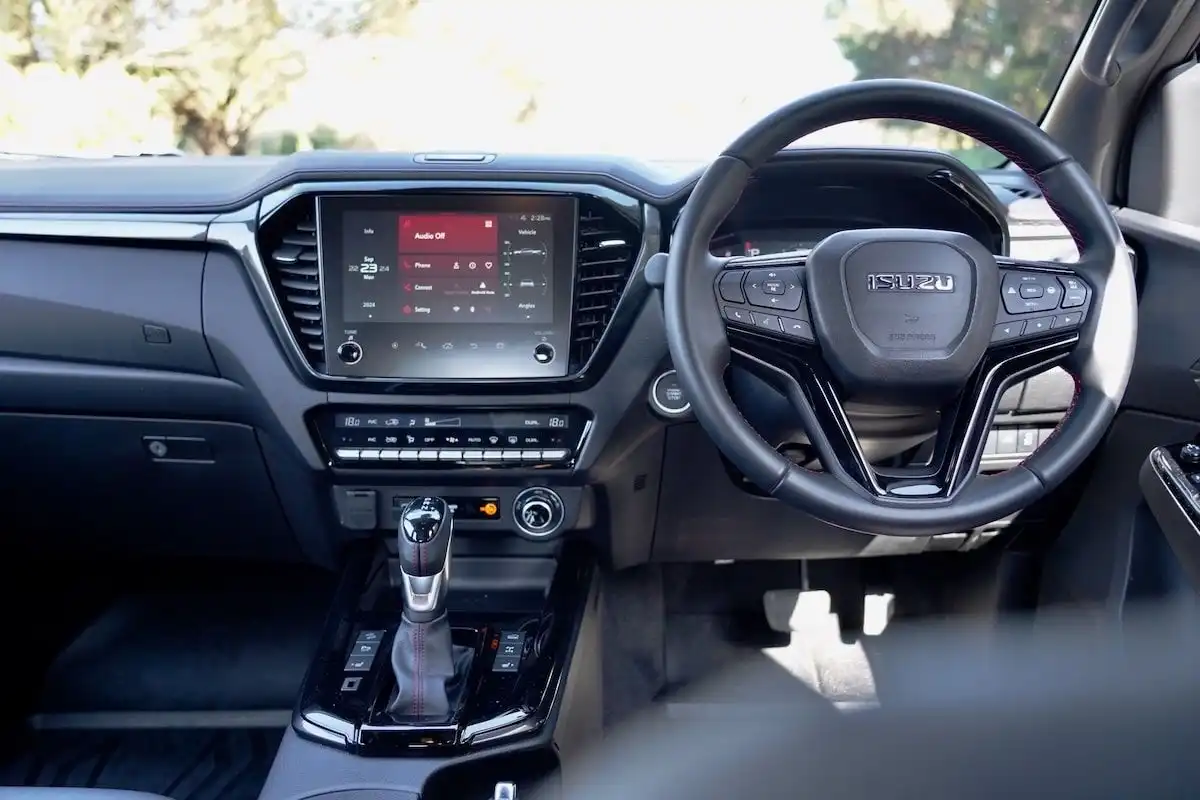 2024 isuzu d-max x-terrain infotainment system