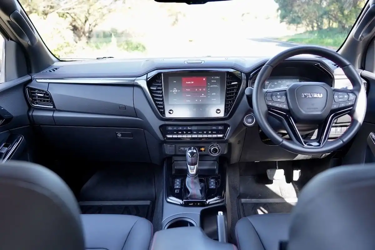 2024 isuzu d-max x-terrain interior