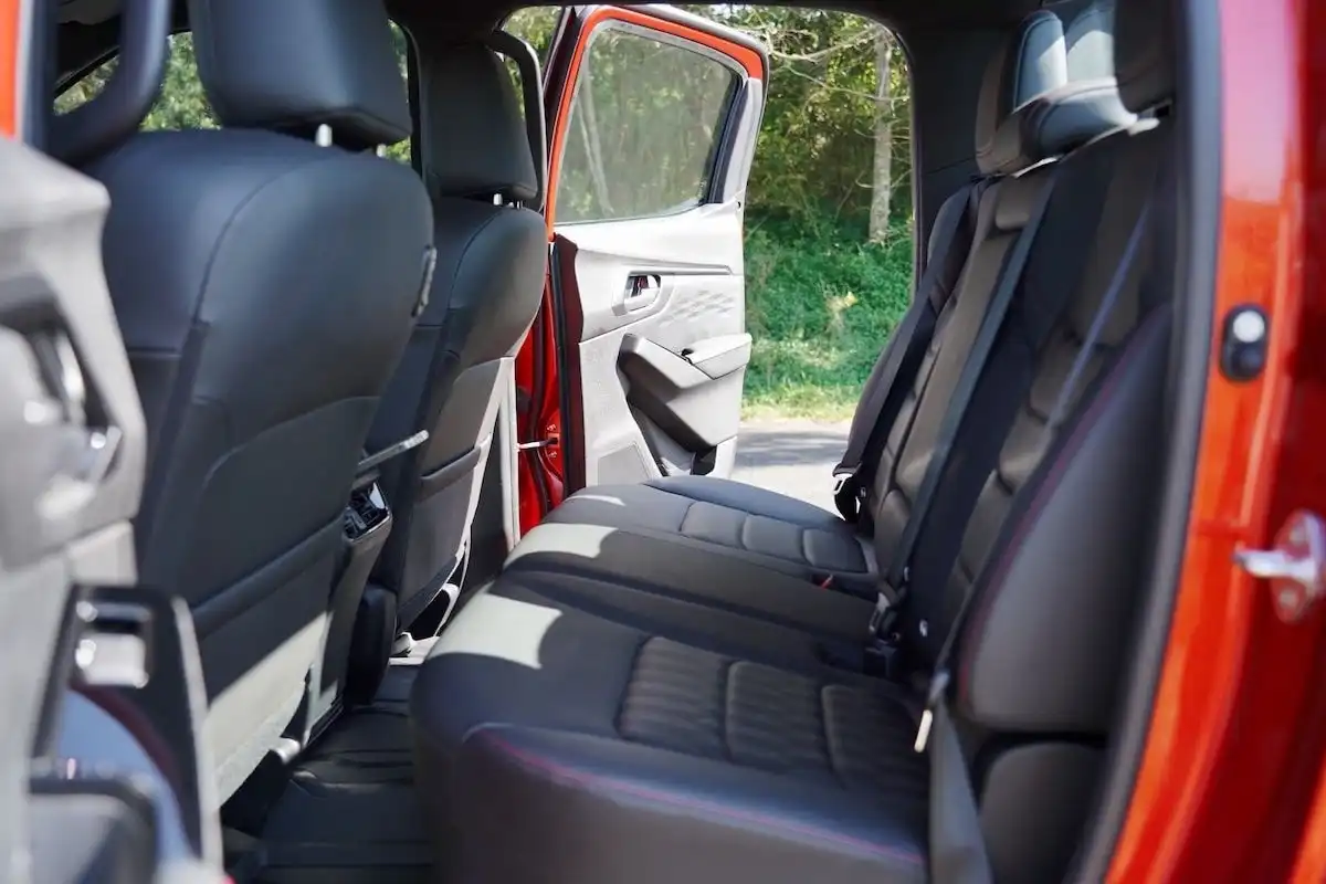 2024 isuzu d-max x-terrain rear seats