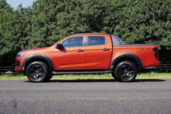 2024 isuzu d-max x-terrain side view