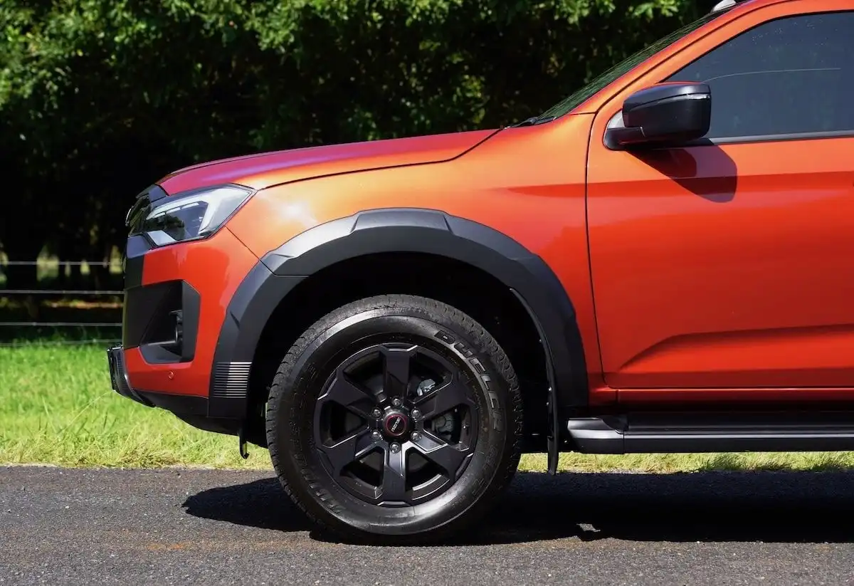 2024 isuzu d-max x-terrain wheel