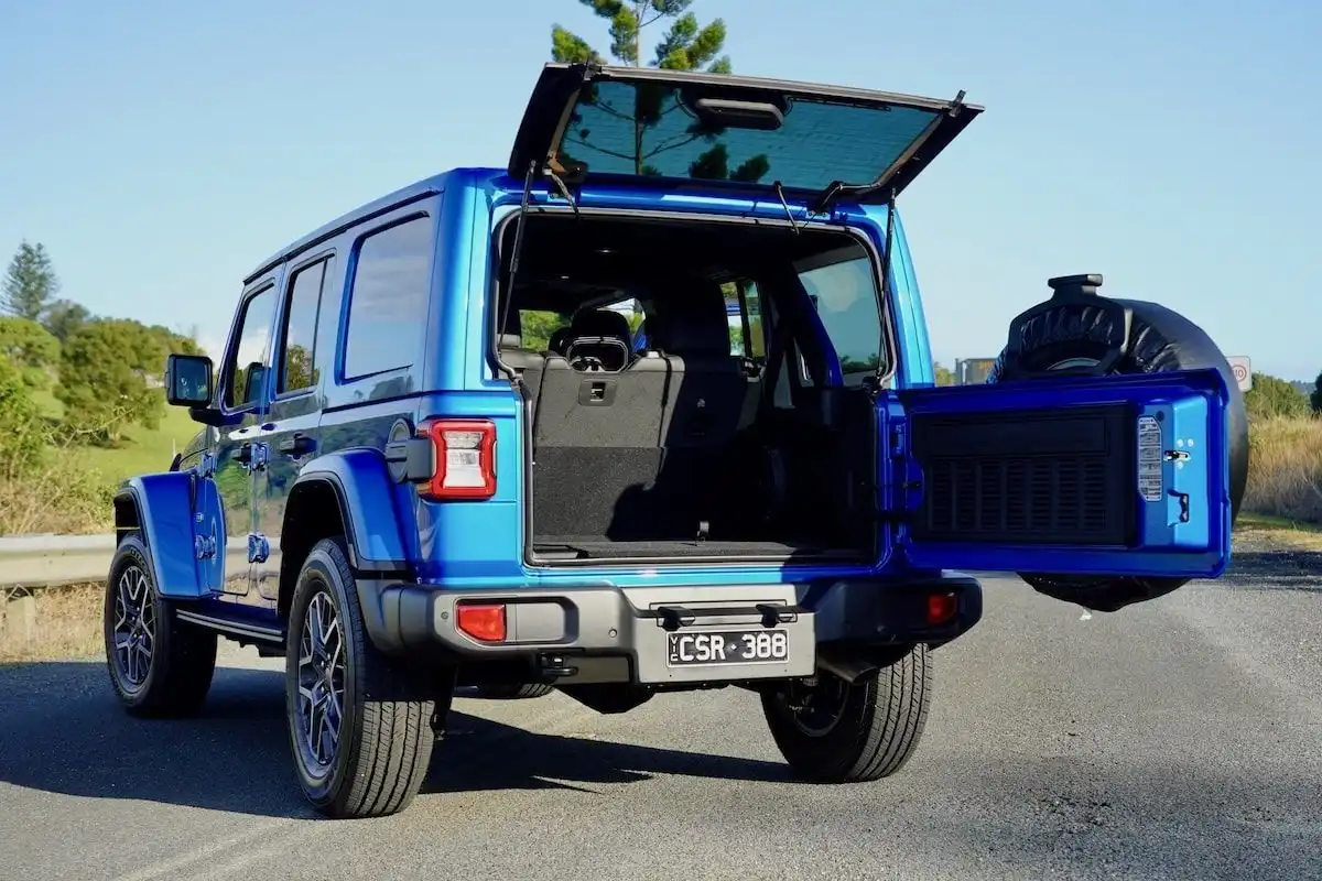 2024 jeep wrangler overland boot open