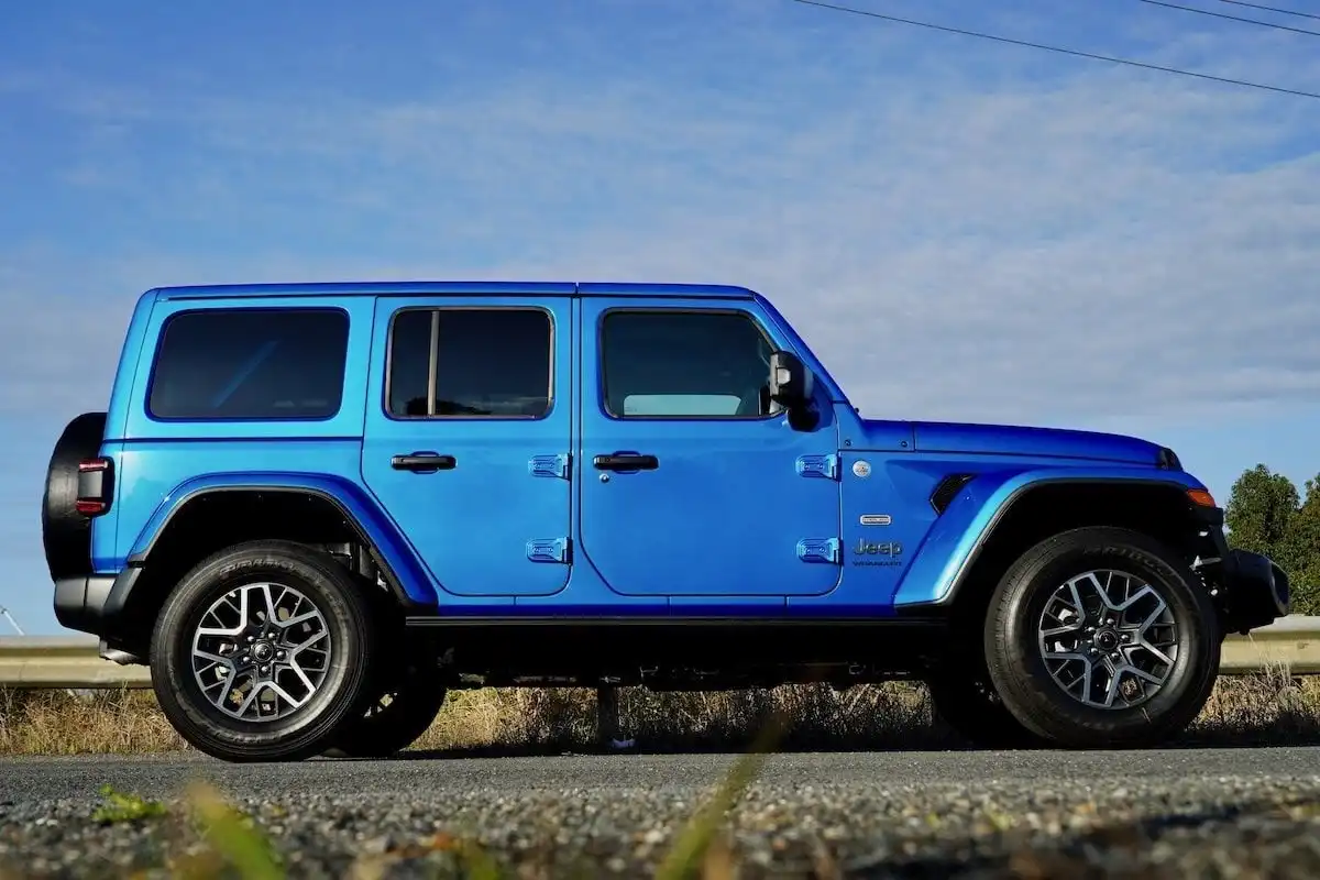 2024 jeep wrangler overland side