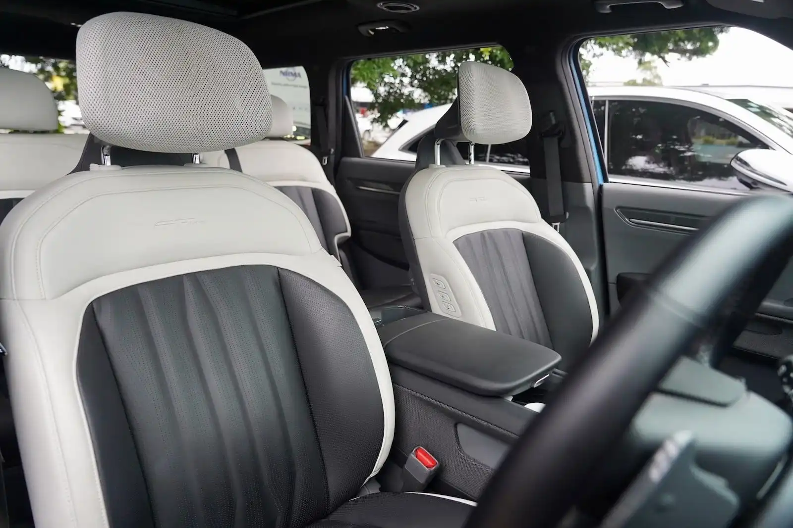 2024 kia ev9 gt-line awd front seats