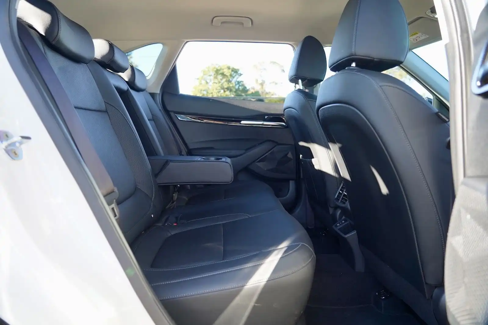 2024 kia seltos gt-line awd rear seats side