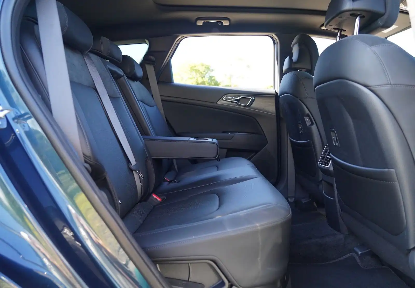 2024 kia sportage hev gt-line rear seats