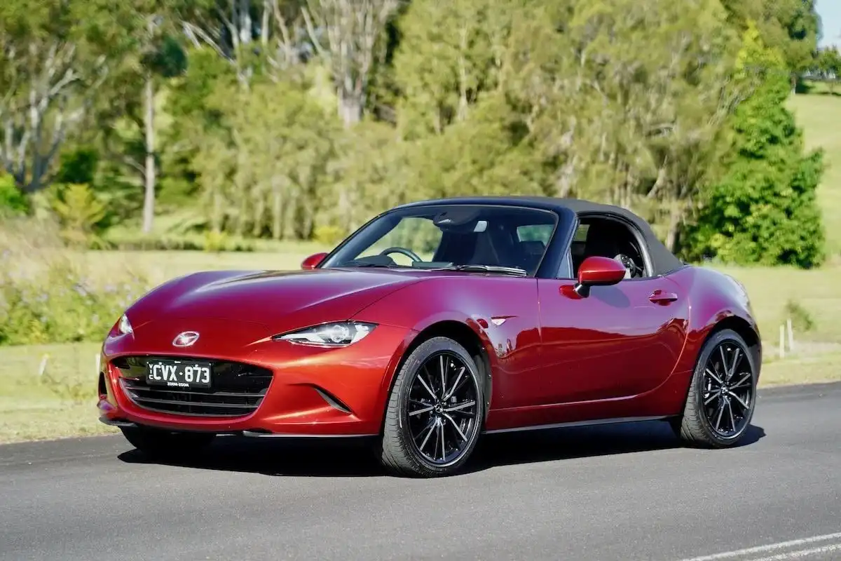 2024 mazda mx-5 roadster gt front