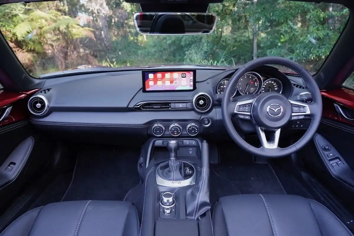 2024 mazda mx-5 roadster gt interior front