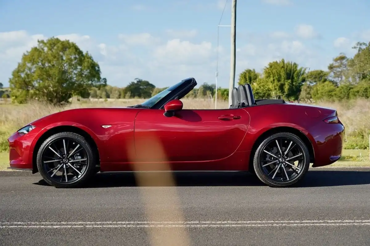 2024 mazda mx-5 roadster gt side