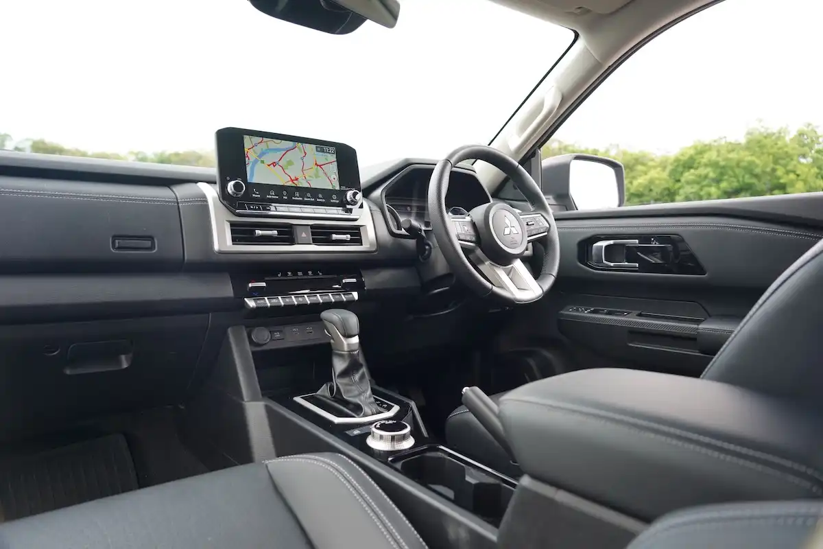 2024 mitsubishi triton gls navigation