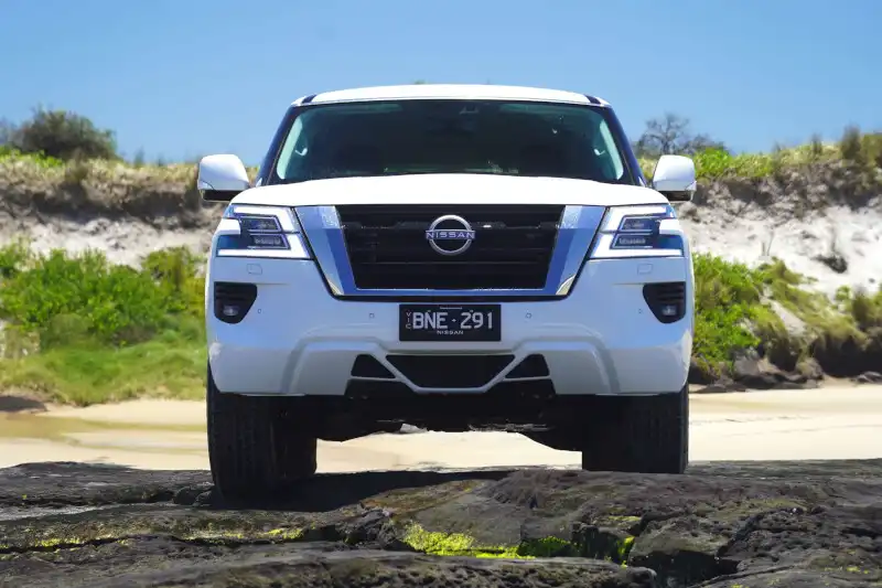 2024 nissan patrol ti headlights