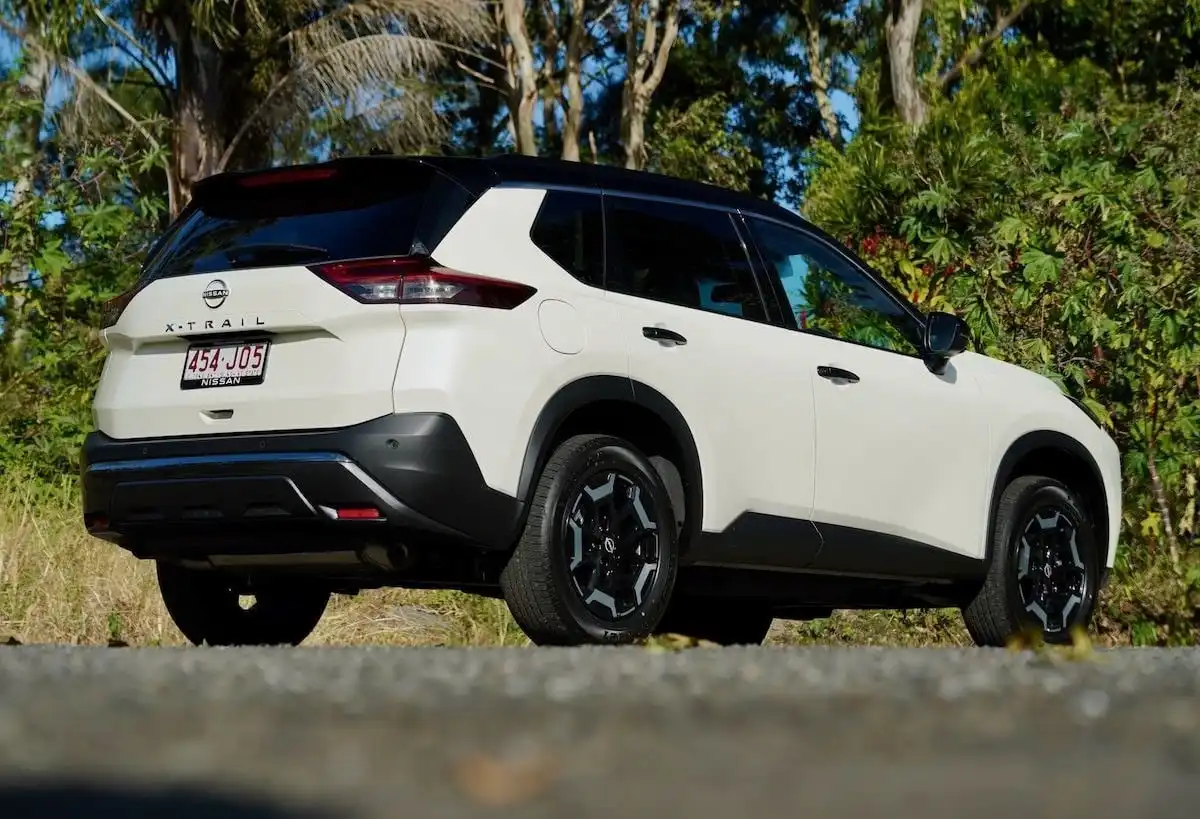 2024 nissan x-trail n-trek 2wd back side view