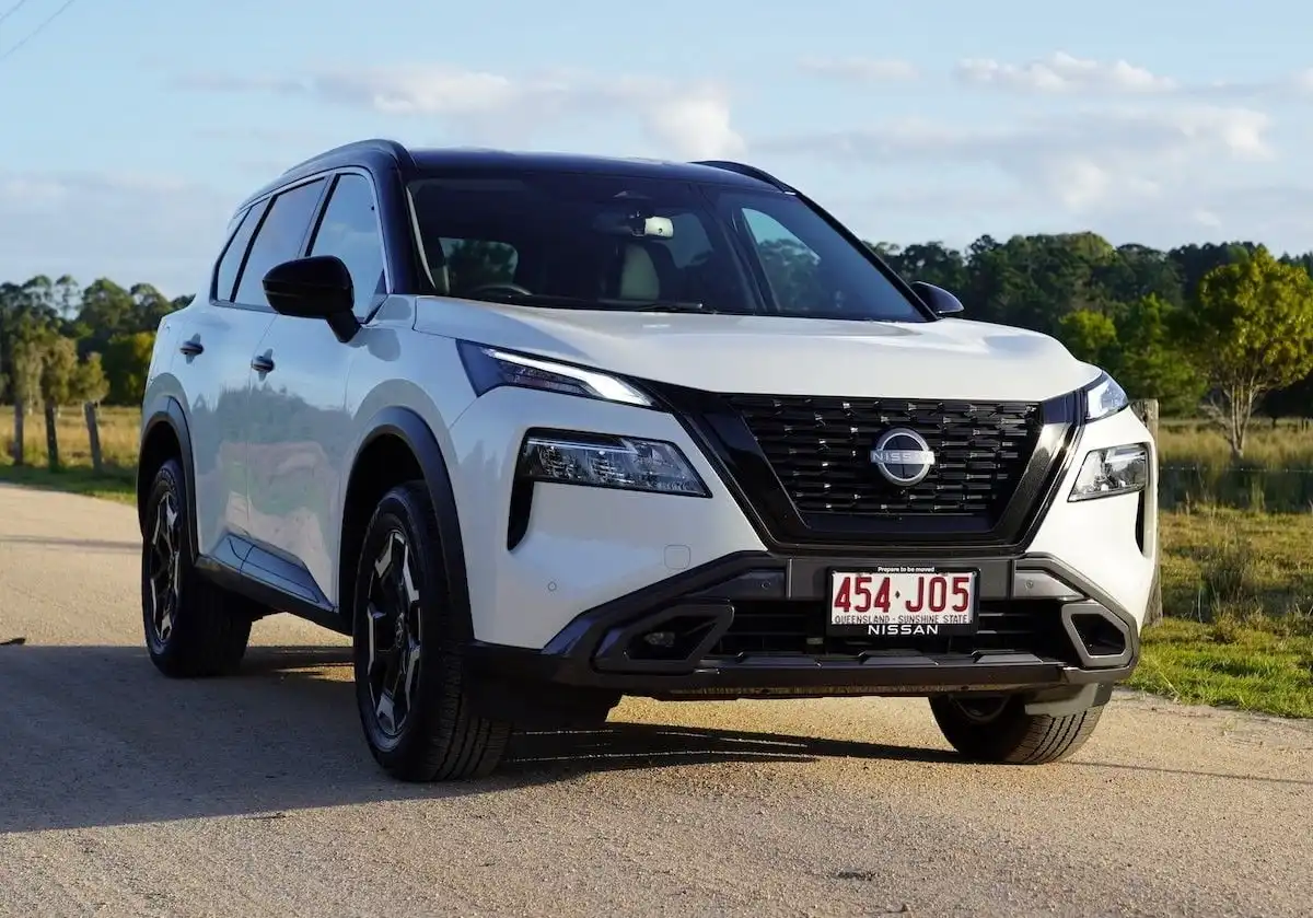 2024 nissan x-trail n-trek 2wd front view