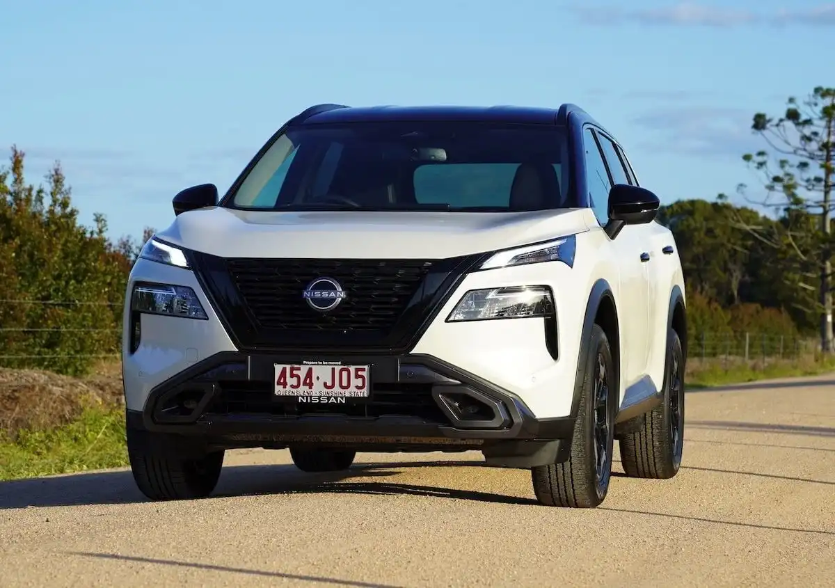 2024 nissan x-trail n-trek 2wd headlights