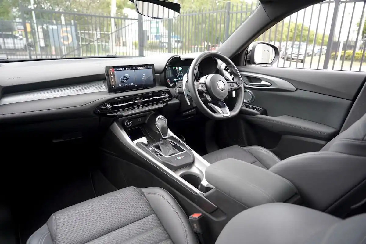 2025 alfa romeo tonale veloce phev driver seat