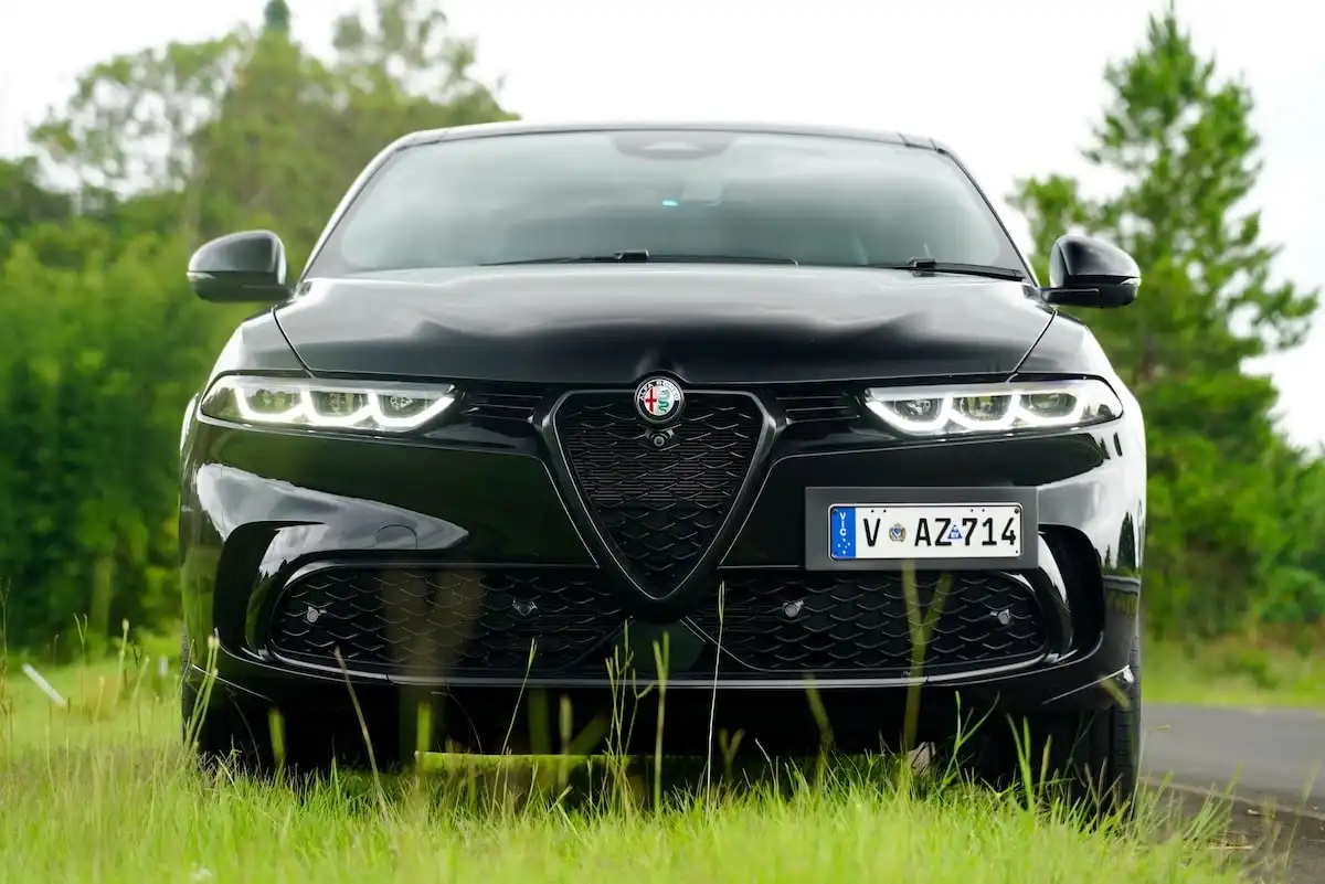 2025 alfa romeo tonale veloce phev headlights