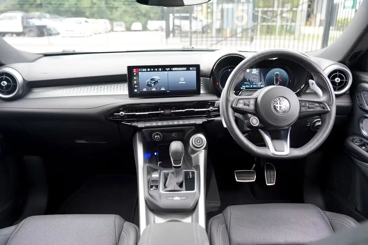 2025 alfa romeo tonale veloce phev interior front