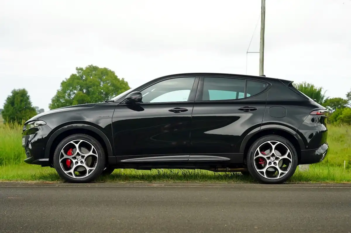 2025 alfa romeo tonale veloce phev side