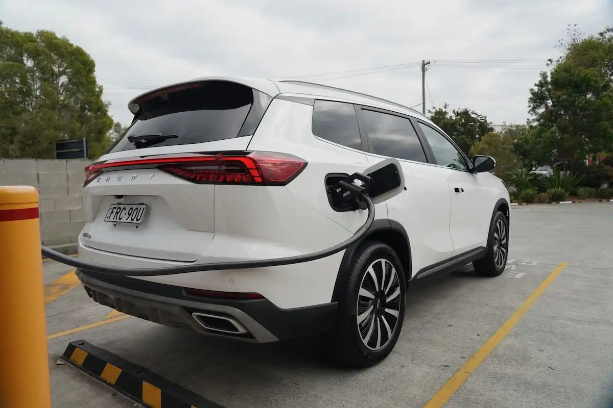 2025 chery tiggo 8 super hybrid ultimate phev back