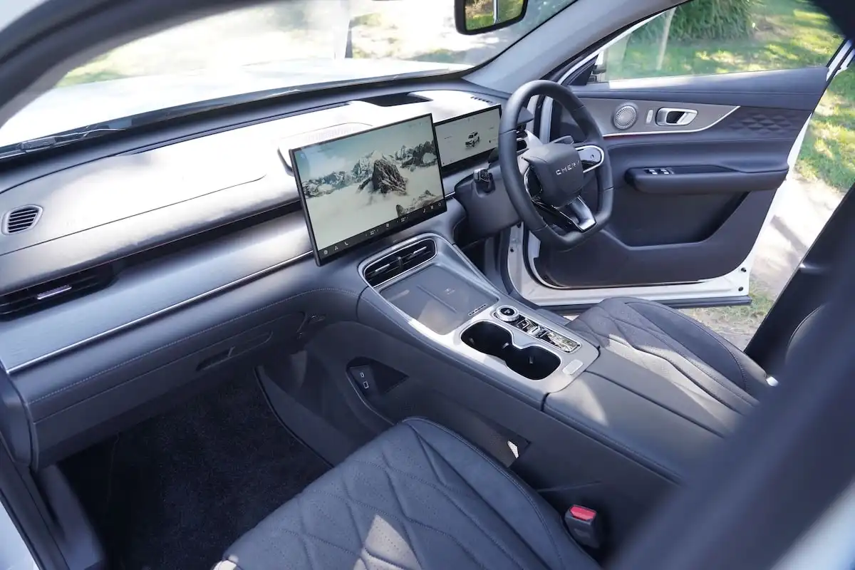 2025 chery tiggo 8 super hybrid ultimate phev interior front
