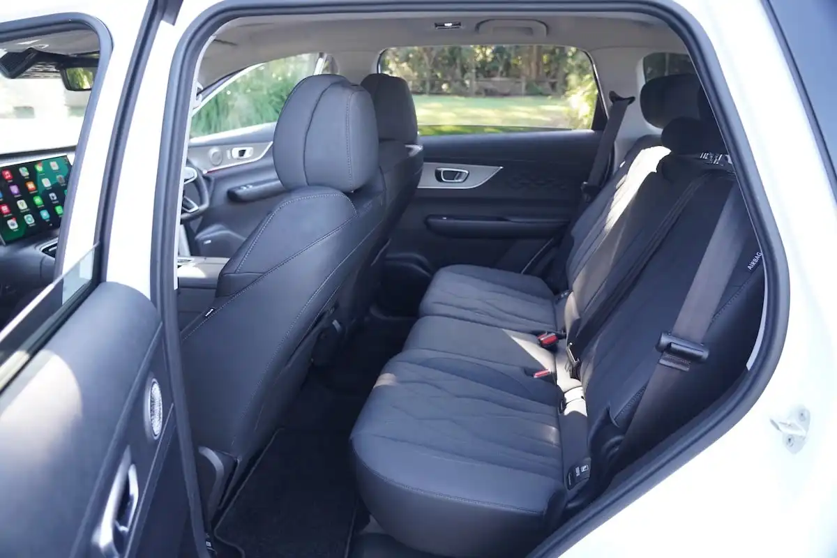 2025 chery tiggo 8 super hybrid ultimate phev second row seats