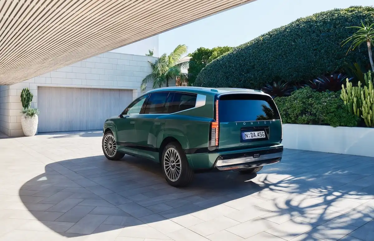 2025 hyundai ioniq 9 back