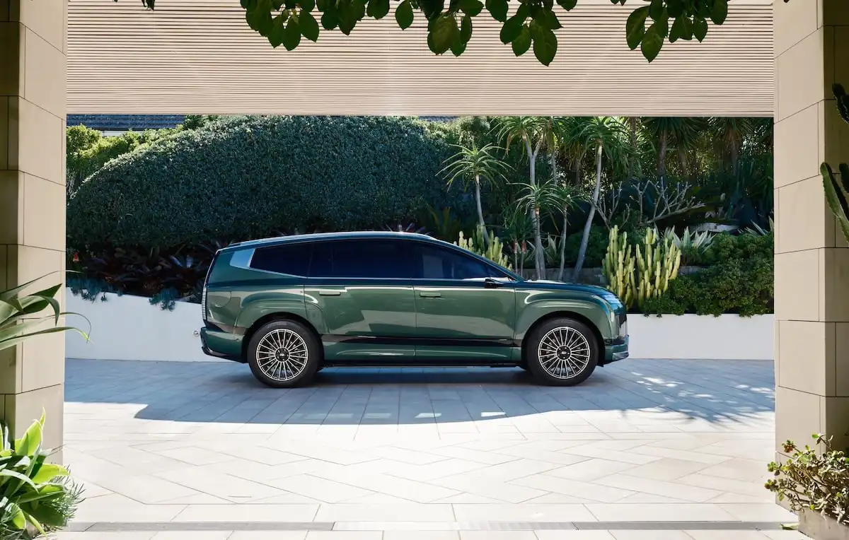 2025 hyundai ioniq 9 side