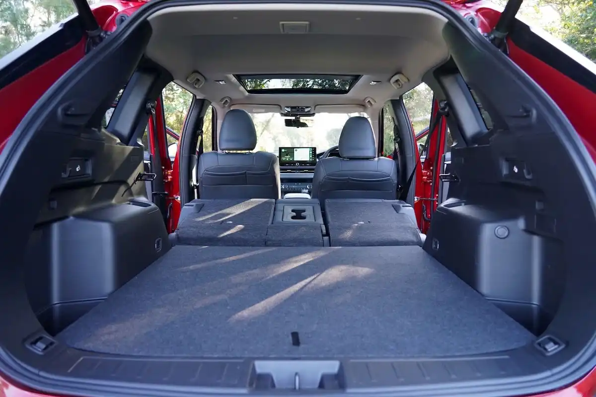 2025 mitsubishi outlander exceed boot open
