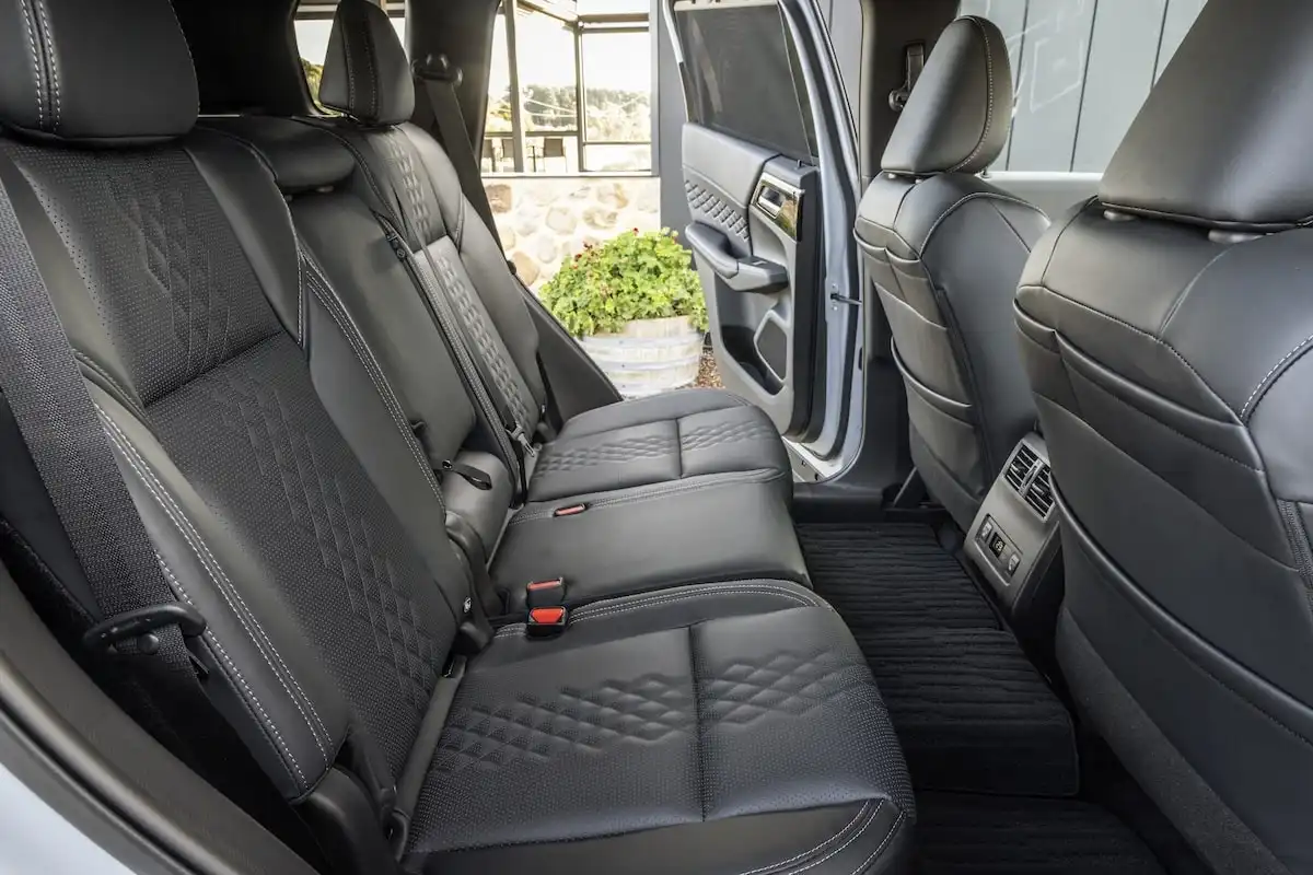 2025 mitsubishi outlander rear seats