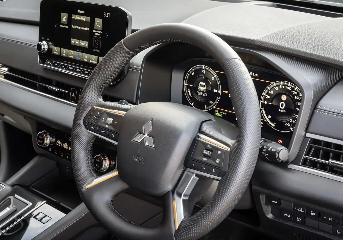 2025 mitsubishi outlander steering wheel