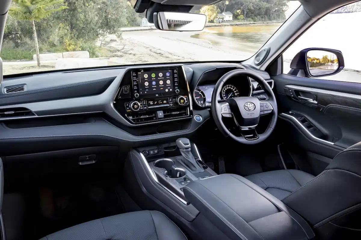 2025 toyota kluger interior