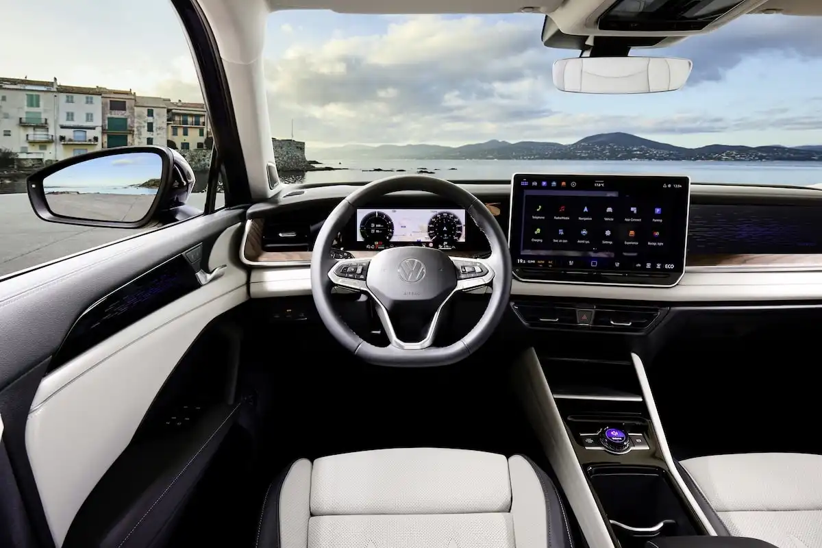 2025 volkswagen tayron connectivity