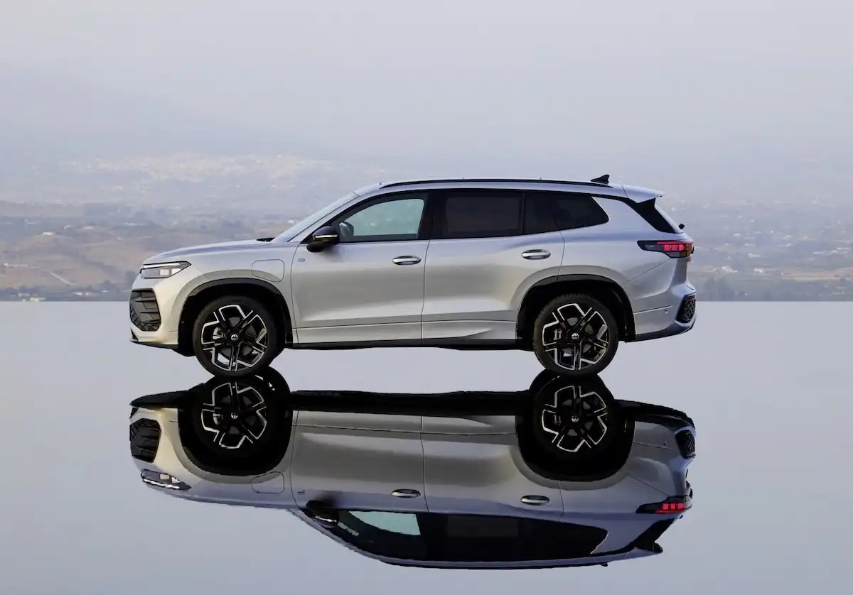 2025 volkswagen tayron side